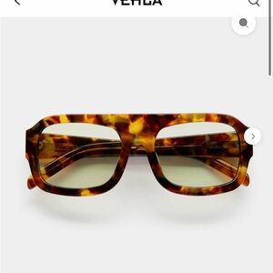 VEHLA Amber Tortoise Rectangular Sunglasses